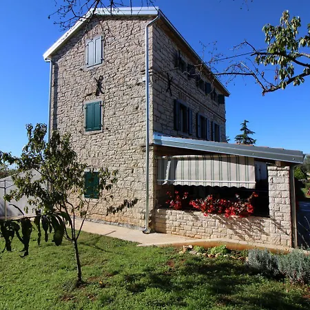 Authentisches Steinhaus Mit Garten, Grill, Spielplatz, Trampolin Semesterbostad Kaštelir