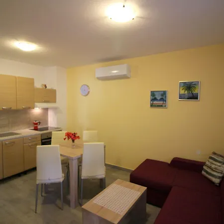 Authentisches Steinhaus Mit Garten, Grill, Spielplatz, Trampolin Kaštelir