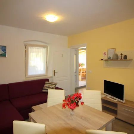 Authentisches Steinhaus Mit Garten, Grill, Spielplatz, Trampolin * Kaštelir