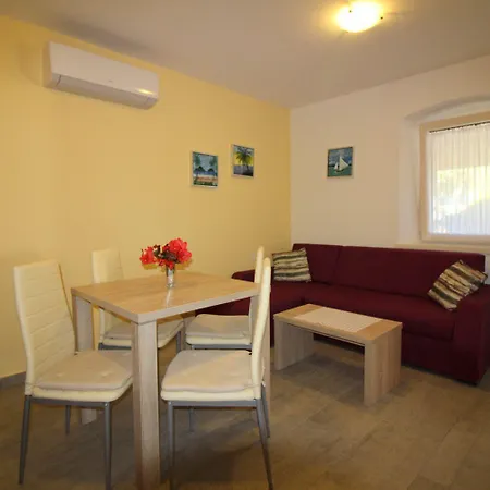 Authentisches Steinhaus Mit Garten, Grill, Spielplatz, Trampolin