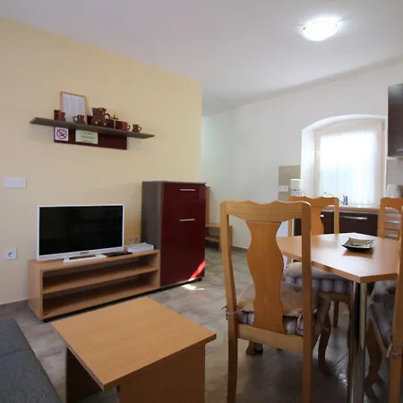 Authentisches Steinhaus Mit Garten, Grill, Spielplatz, Trampolin Kaštelir