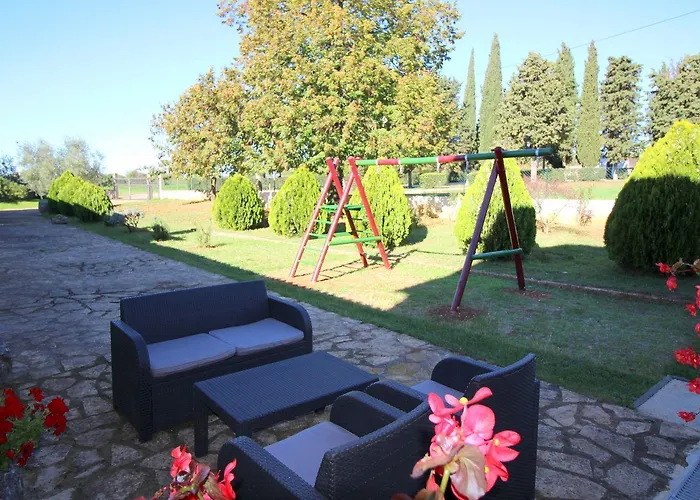 Authentisches Steinhaus Mit Garten, Grill, Spielplatz, Trampolin Kaštelir