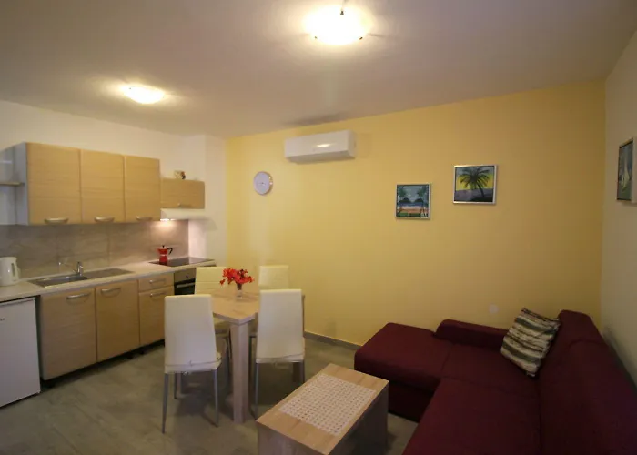 Authentisches Steinhaus Mit Garten, Grill, Spielplatz, Trampolin Kaštelir