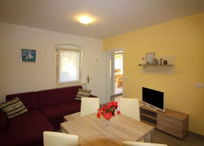 Authentisches Steinhaus Mit Garten, Grill, Spielplatz, Trampolin * Kaštelir