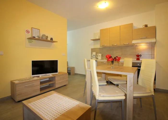 Authentisches Steinhaus Mit Garten, Grill, Spielplatz, Trampolin * Kaštelir