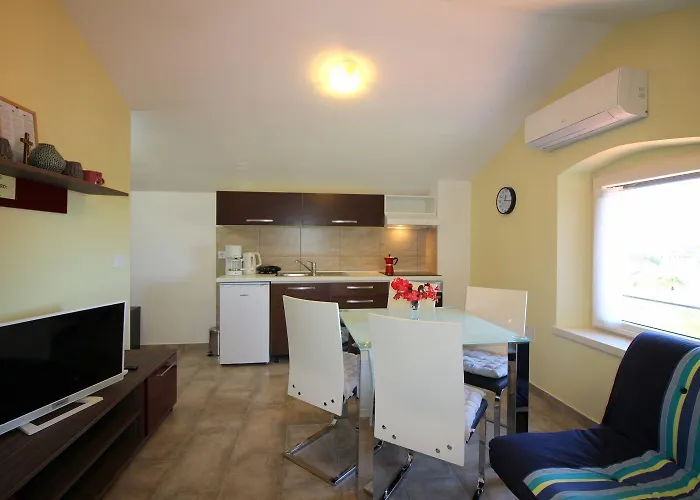 Authentisches Steinhaus Mit Garten, Grill, Spielplatz, Trampolin Semesterbostad Kaštelir