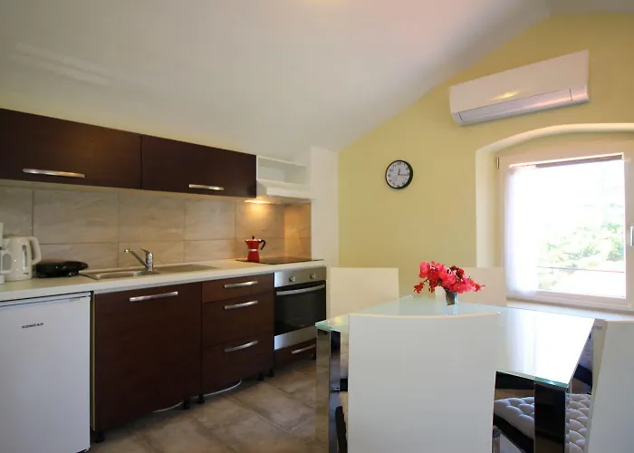 Authentisches Steinhaus Mit Garten, Grill, Spielplatz, Trampolin Semesterbostad Kaštelir