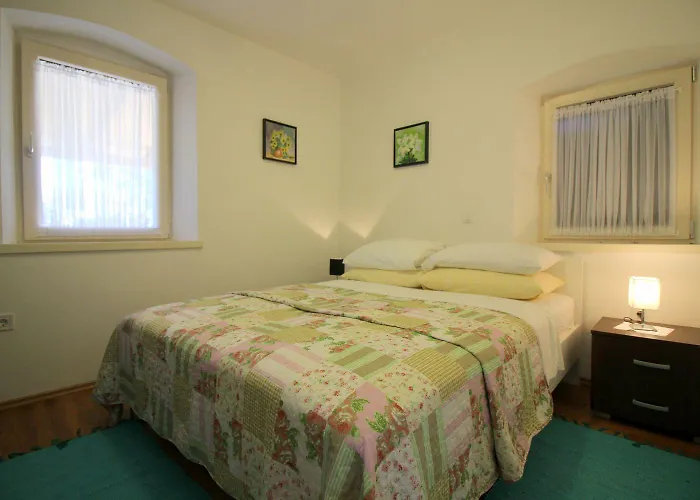 Authentisches Steinhaus Mit Garten, Grill, Spielplatz, Trampolin Kaštelir