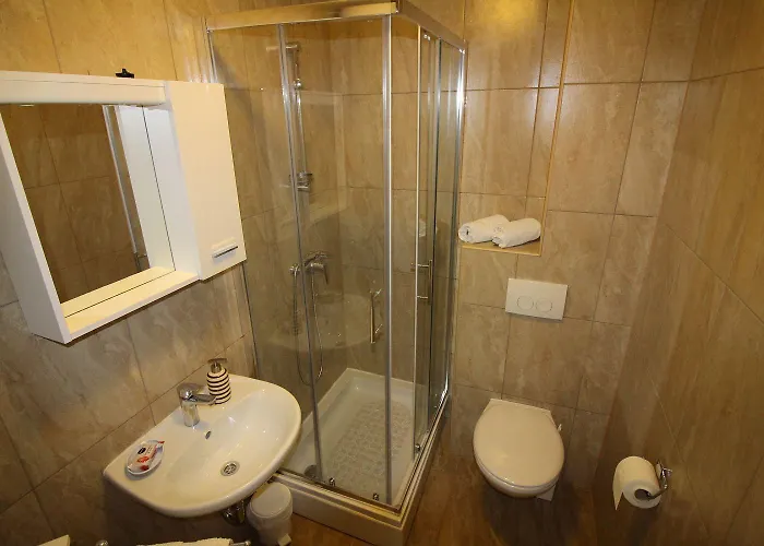 Authentisches Steinhaus Mit Garten, Grill, Spielplatz, Trampolin Semesterbostad Kaštelir