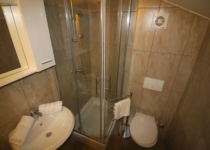 Authentisches Steinhaus Mit Garten, Grill, Spielplatz, Trampolin Semesterbostad Kaštelir