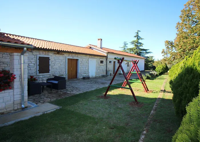 Semesterbostad Authentisches Steinhaus Mit Garten, Grill, Spielplatz, Trampolin *