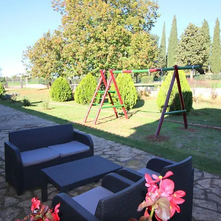 Authentisches Steinhaus Mit Garten, Grill, Spielplatz, Trampolin Kaštelir