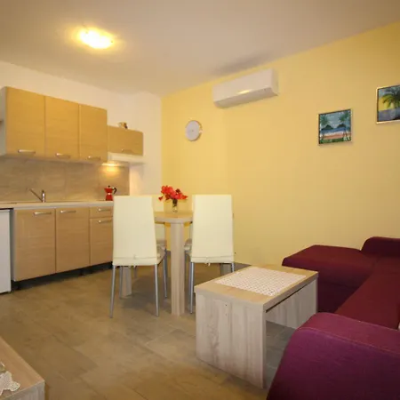 Authentisches Steinhaus Mit Garten, Grill, Spielplatz, Trampolin * Kastelir