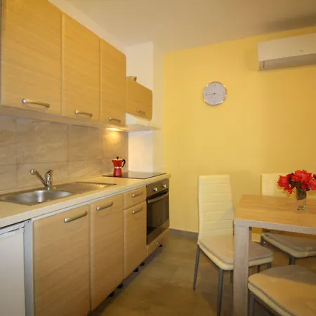Authentisches Steinhaus Mit Garten, Grill, Spielplatz, Trampolin * Kaštelir