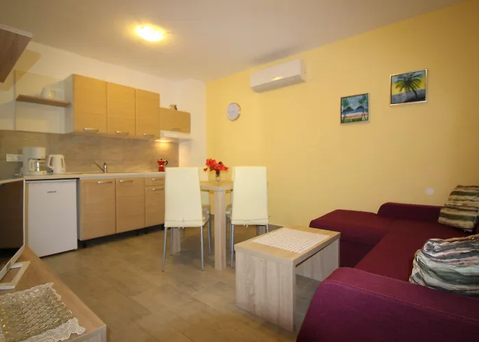 Authentisches Steinhaus Mit Garten, Grill, Spielplatz, Trampolin * Kastelir