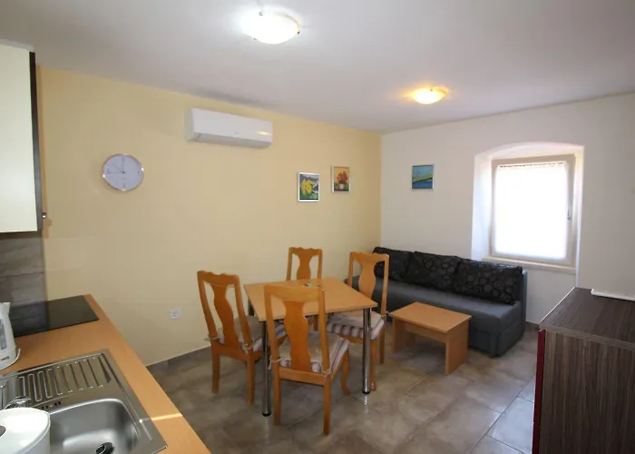 Authentisches Steinhaus Mit Garten, Grill, Spielplatz, Trampolin Kastelir